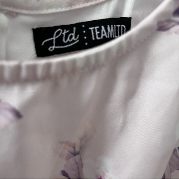 Teamltd. Floral Romper Size Small - Picture 5 of 5